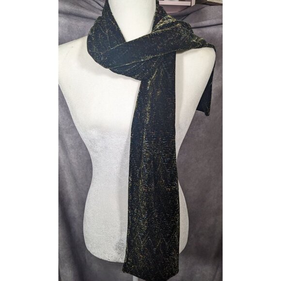 Black And Green Speckled Velvet-Like Scarf - Picture 10 of 15